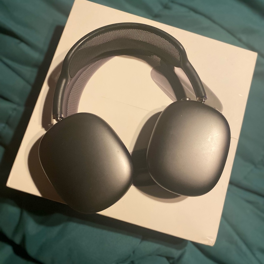 Black AirPods Max
